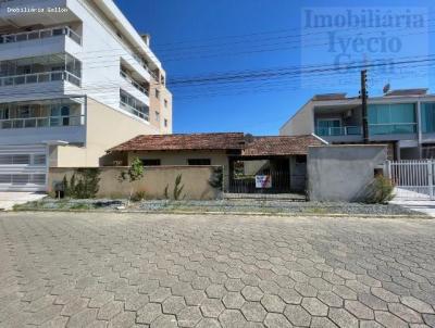 Casa para Venda, em Balneário Piçarras, bairro Itacolomi, 2 dormitórios, 1 banheiro, 1 vaga